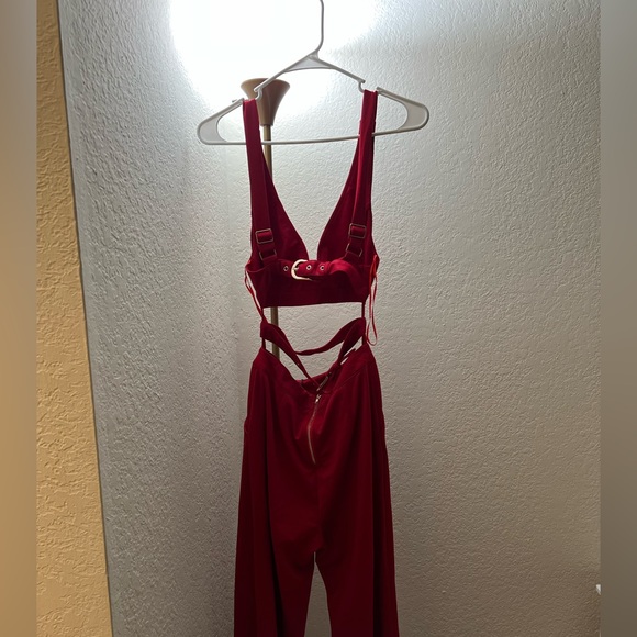 Red jumpsuit flare bottoms stretchy - Picture 2 of 4